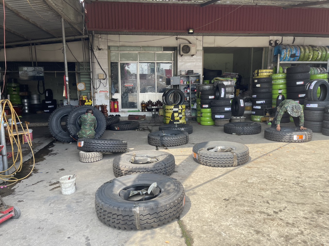 LỐP XE CHẠY HẦM MỎ -  ( VỎ XE) CUNG CẤP LỐP XE CHẠY HẦM MỎ UY TÍN, GIÁ TÔT NHẤT BÌNH DƯƠNG